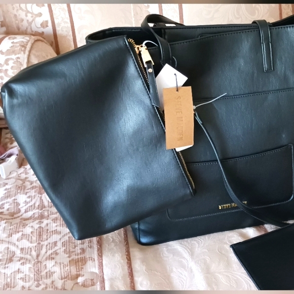 Steve Madden Large Black Tote with a wristlet and pouch. NWT ๐๐Host Pick ๐๐ - Picture 4 of 16